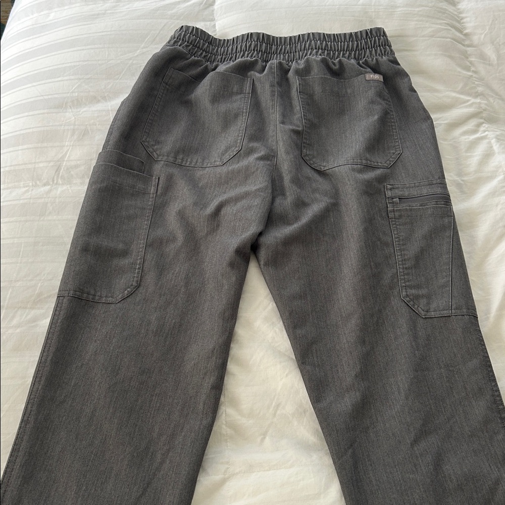 Figs Gray Technical Collection Scrub sets - Picture 4 of 12